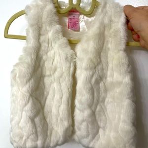 Girls faux fur vest, size 2T